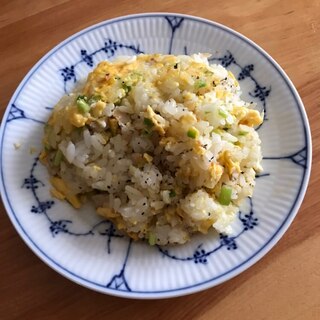 サラダチキンとネギのガーリックチャーハン